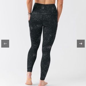 Zyia black reflective light n tight NWT SZ 12